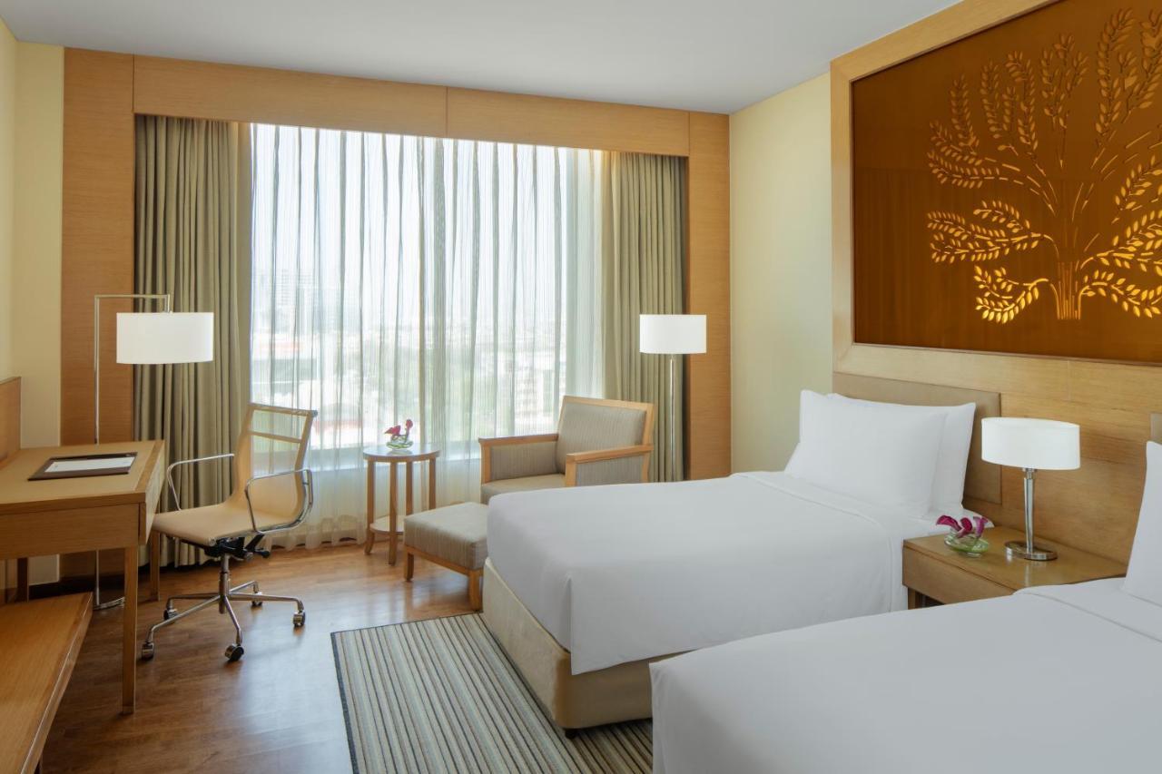 Radisson Blu Hotel New Delhi Dwarka Zewnętrze zdjęcie