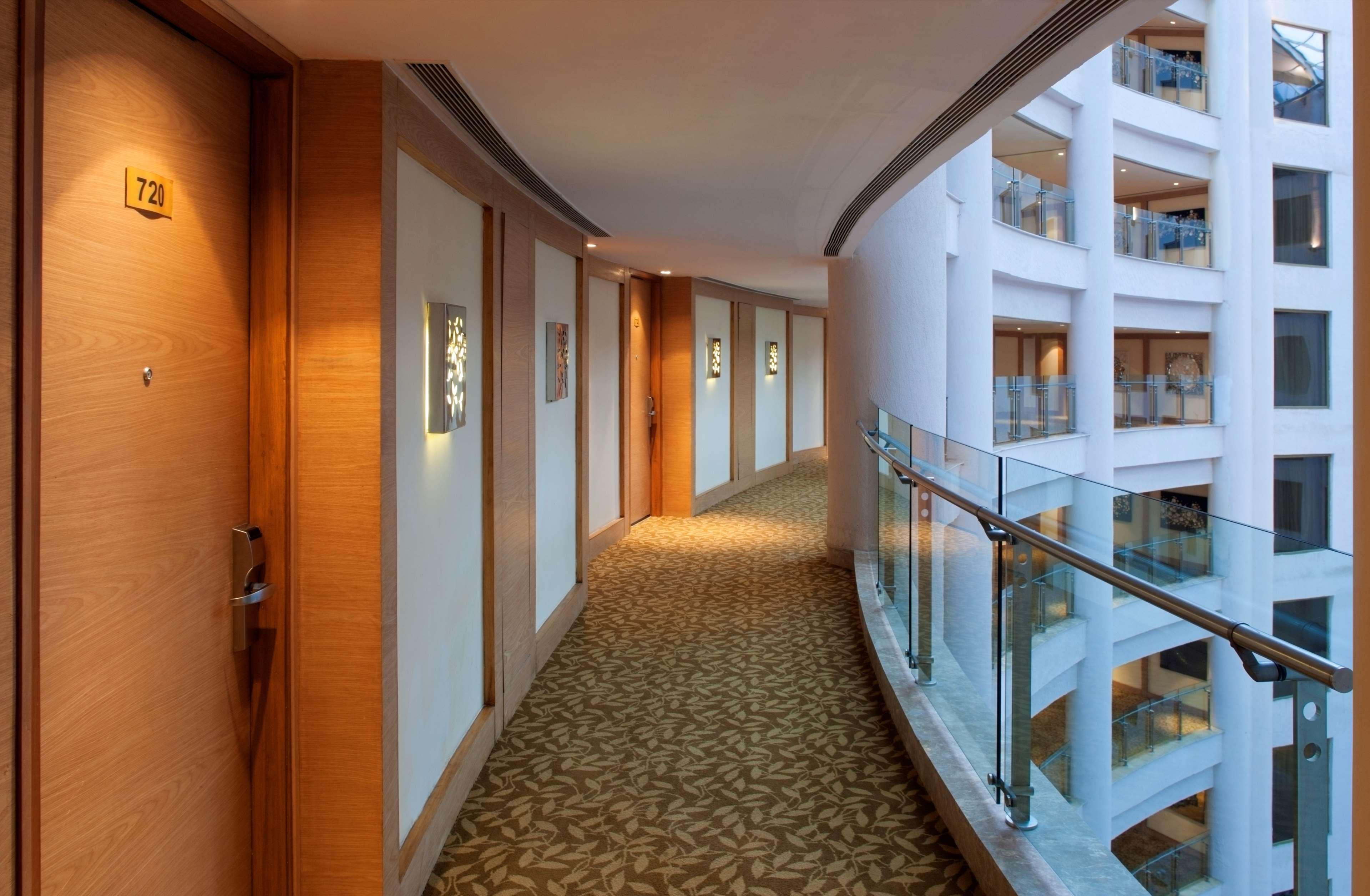 Radisson Blu Hotel New Delhi Dwarka Wnętrze zdjęcie A corridor