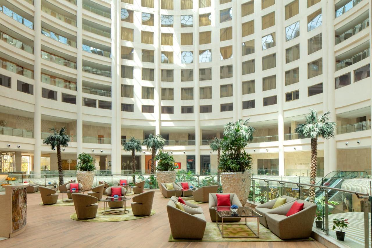 Radisson Blu Hotel New Delhi Dwarka Zewnętrze zdjęcie The lobby of the hotel