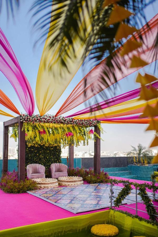 Radisson Blu Hotel New Delhi Dwarka Zewnętrze zdjęcie A mandap decorated with colourful fabrics