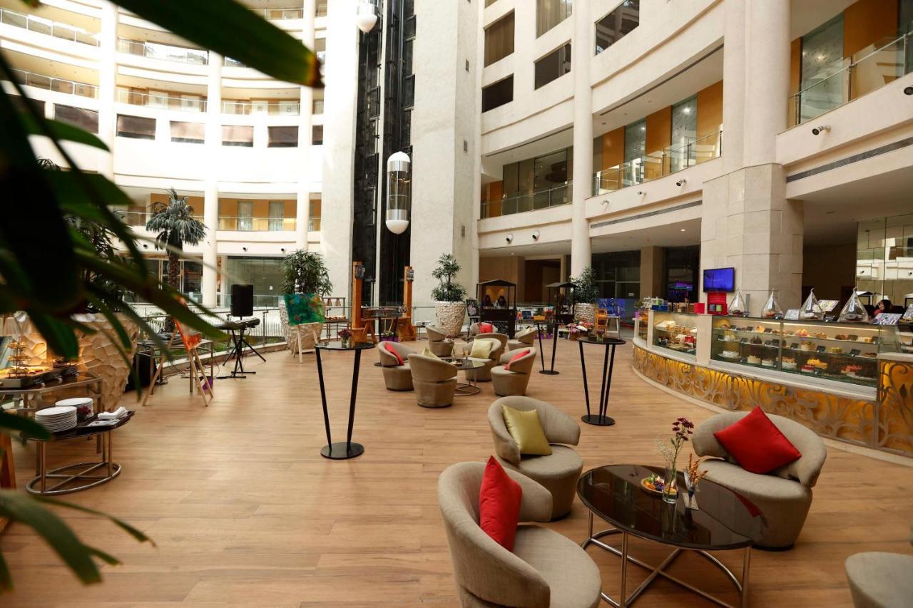 Radisson Blu Hotel New Delhi Dwarka Zewnętrze zdjęcie The lobby of the hotel