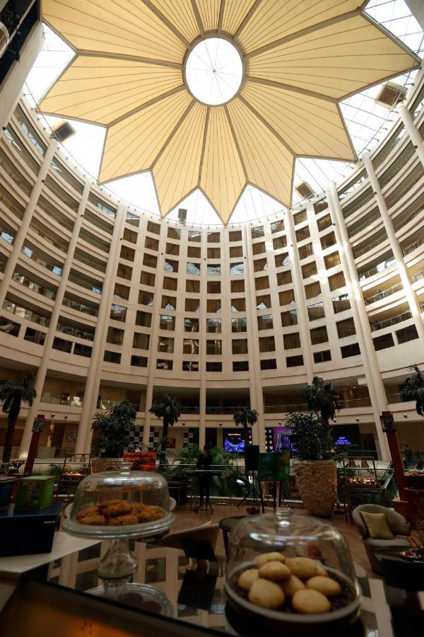 Radisson Blu Hotel New Delhi Dwarka Zewnętrze zdjęcie The interior of the hotel