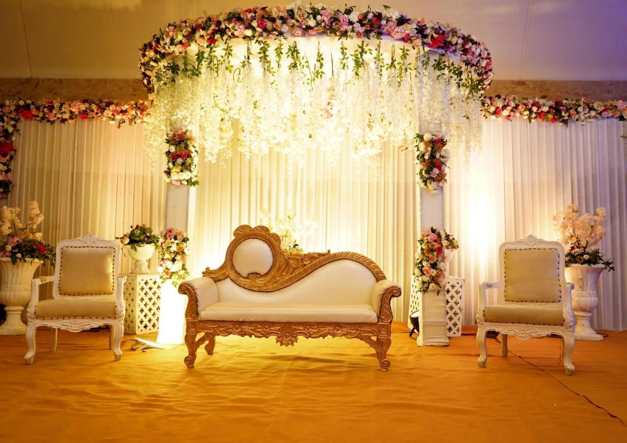 Radisson Blu Hotel New Delhi Dwarka Zewnętrze zdjęcie A modern Malay wedding reception