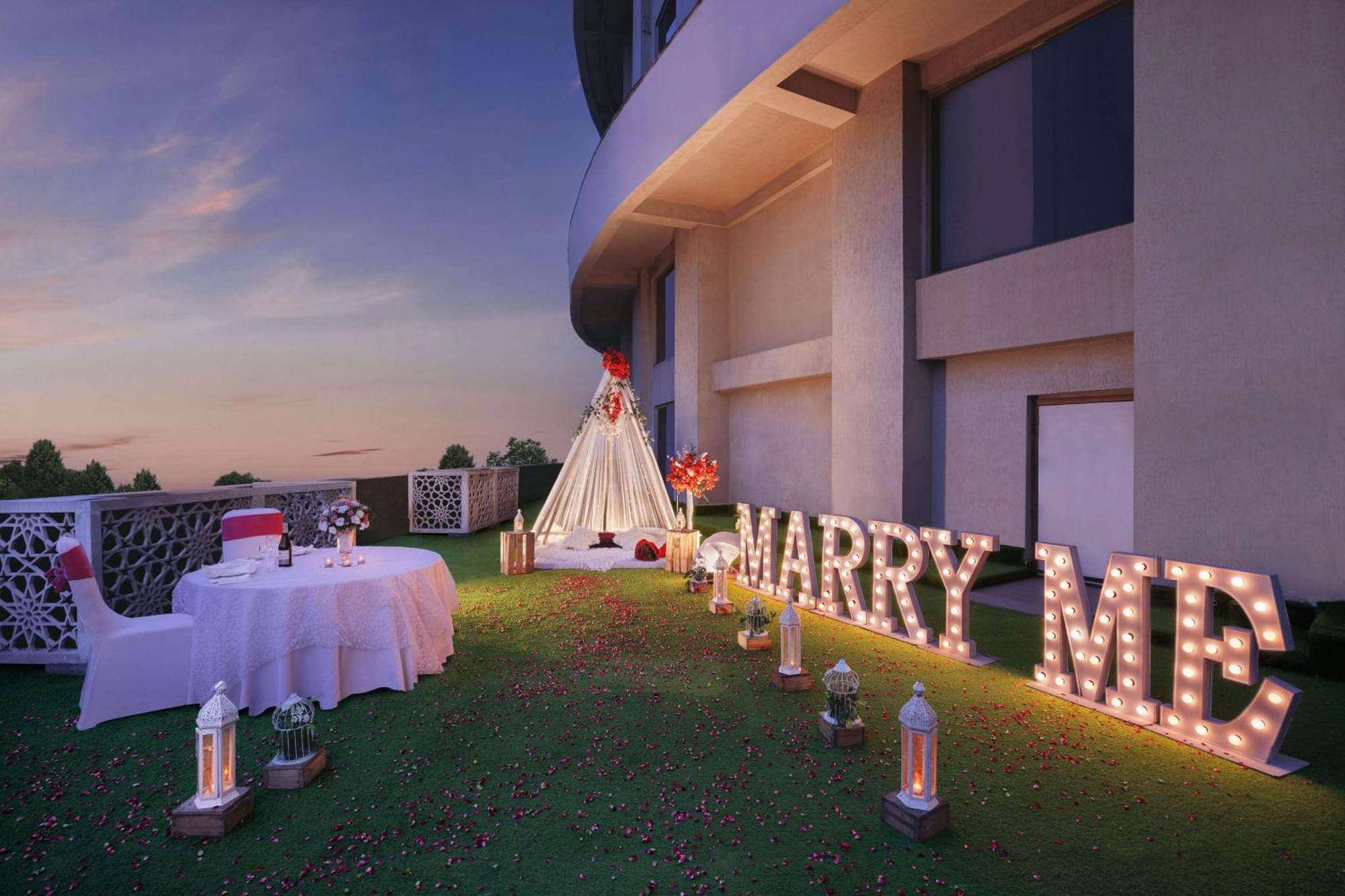 Radisson Blu Hotel New Delhi Dwarka Zewnętrze zdjęcie The Sky Garden