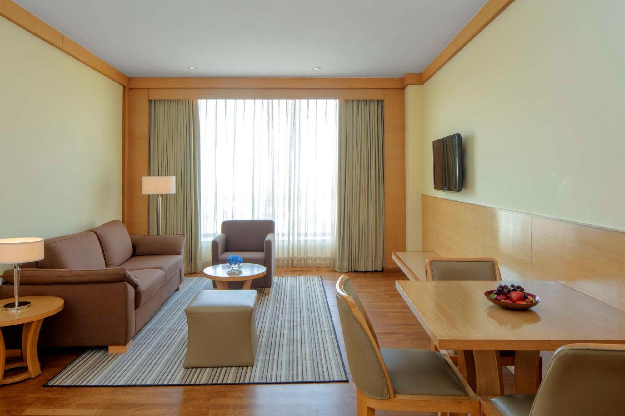 Radisson Blu Hotel New Delhi Dwarka Zewnętrze zdjęcie A living room at the Park