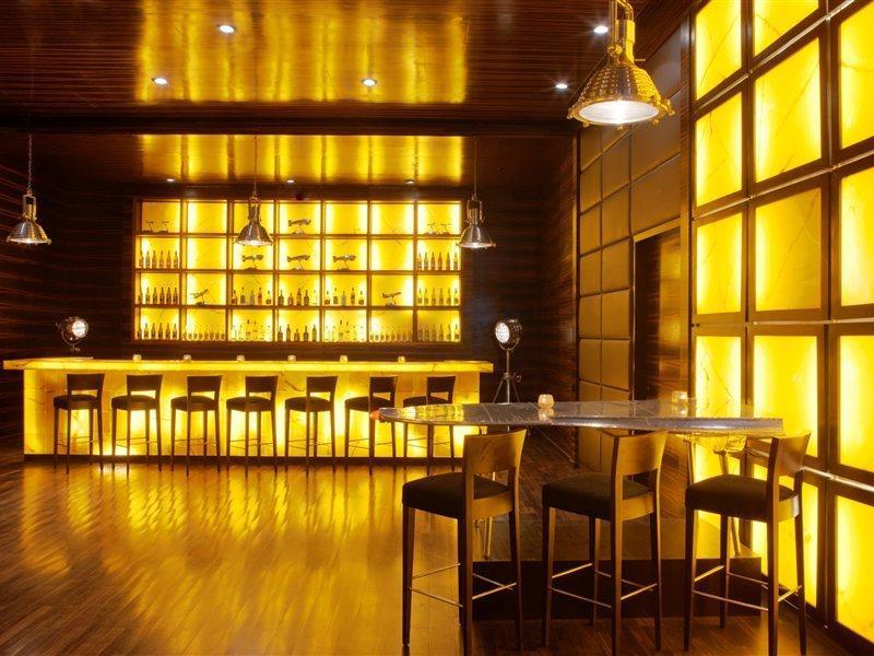 Radisson Blu Hotel New Delhi Dwarka Zewnętrze zdjęcie The bar at the hotel